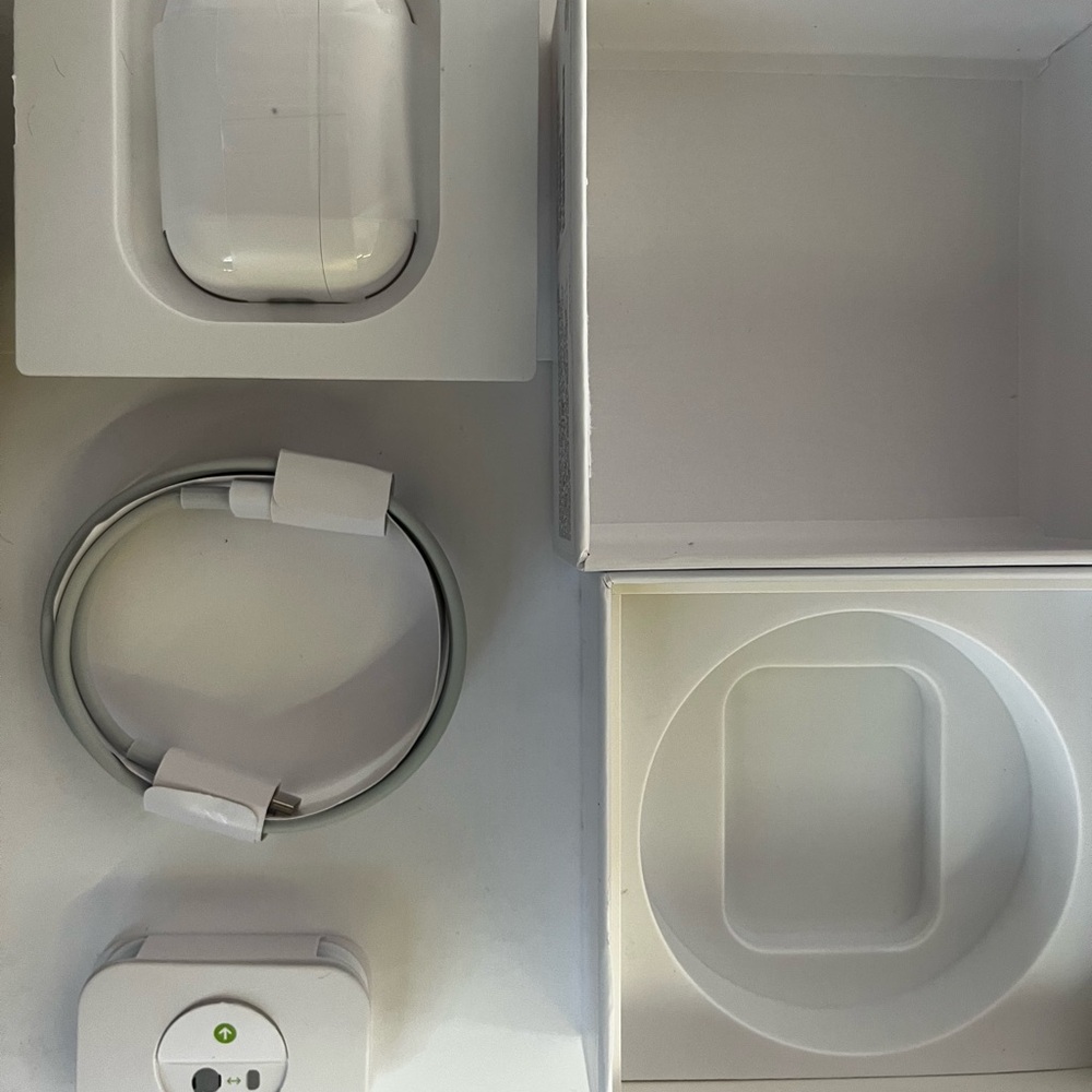 Apple White Earbud Headphones